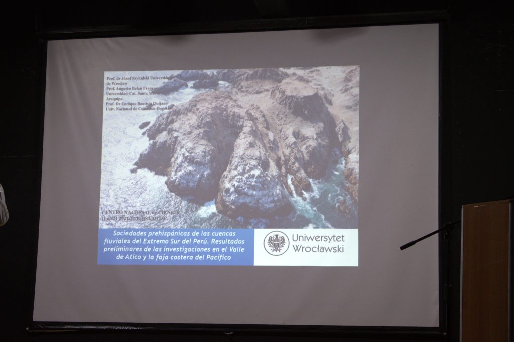 Wystąpienie: Sociedades prehispánicas de las cuencas fluviales del extremo sur del Perú. Resultados preliminares de las investigaciones en el valle de Atico y la faja costera del Pacífico. Autor: Józef Szykulski