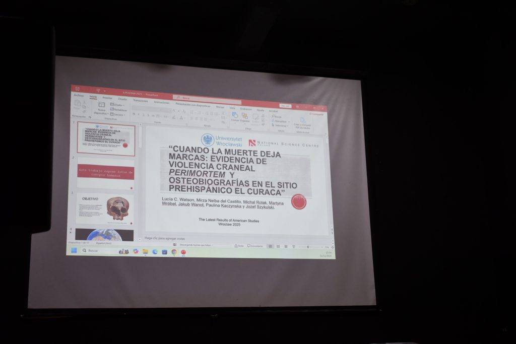 Wystąpienie: Cuando la muerte deja marcas: Evidencia de violencia craneal perimortem y osteobiografías en el sitio prehispánico El Curaca. Autor: Lucía Clarisa Watson Jiménez